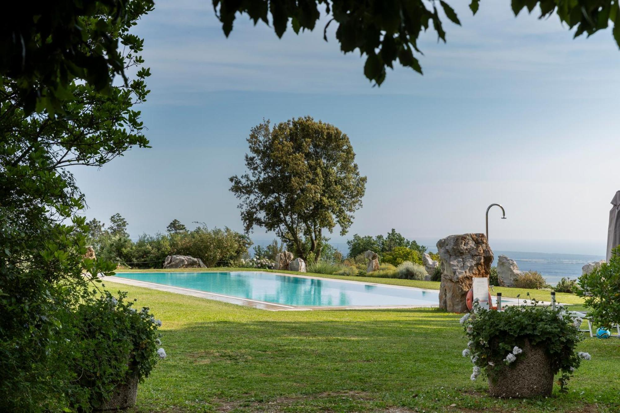 Holiday Prato Verde Chiatri Luaran gambar
